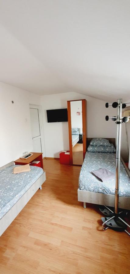 Pensiunea Everest Craiova Exteriör bild