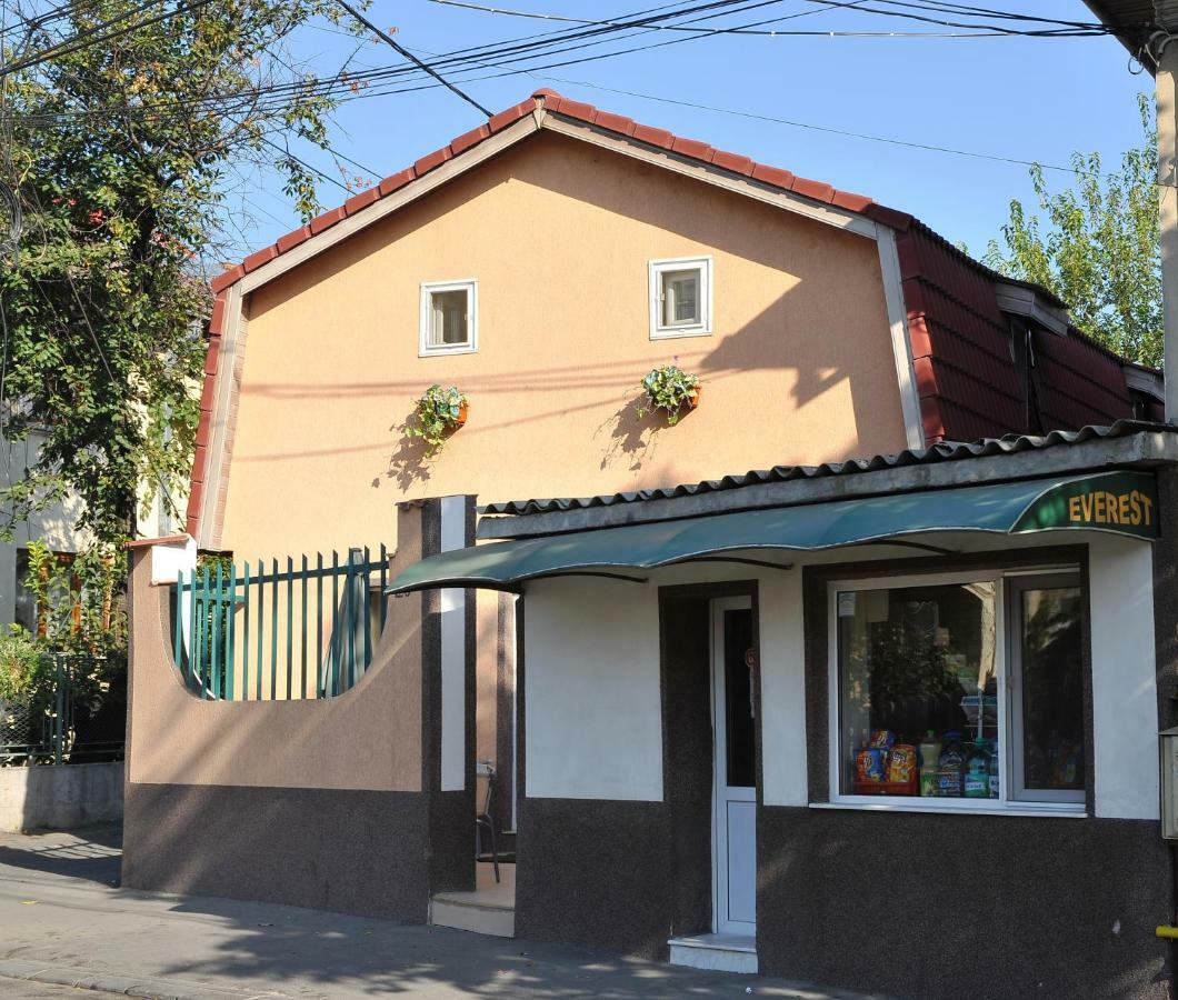 Pensiunea Everest Craiova Exteriör bild